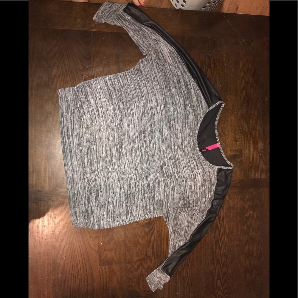 Black fake leather and grey top